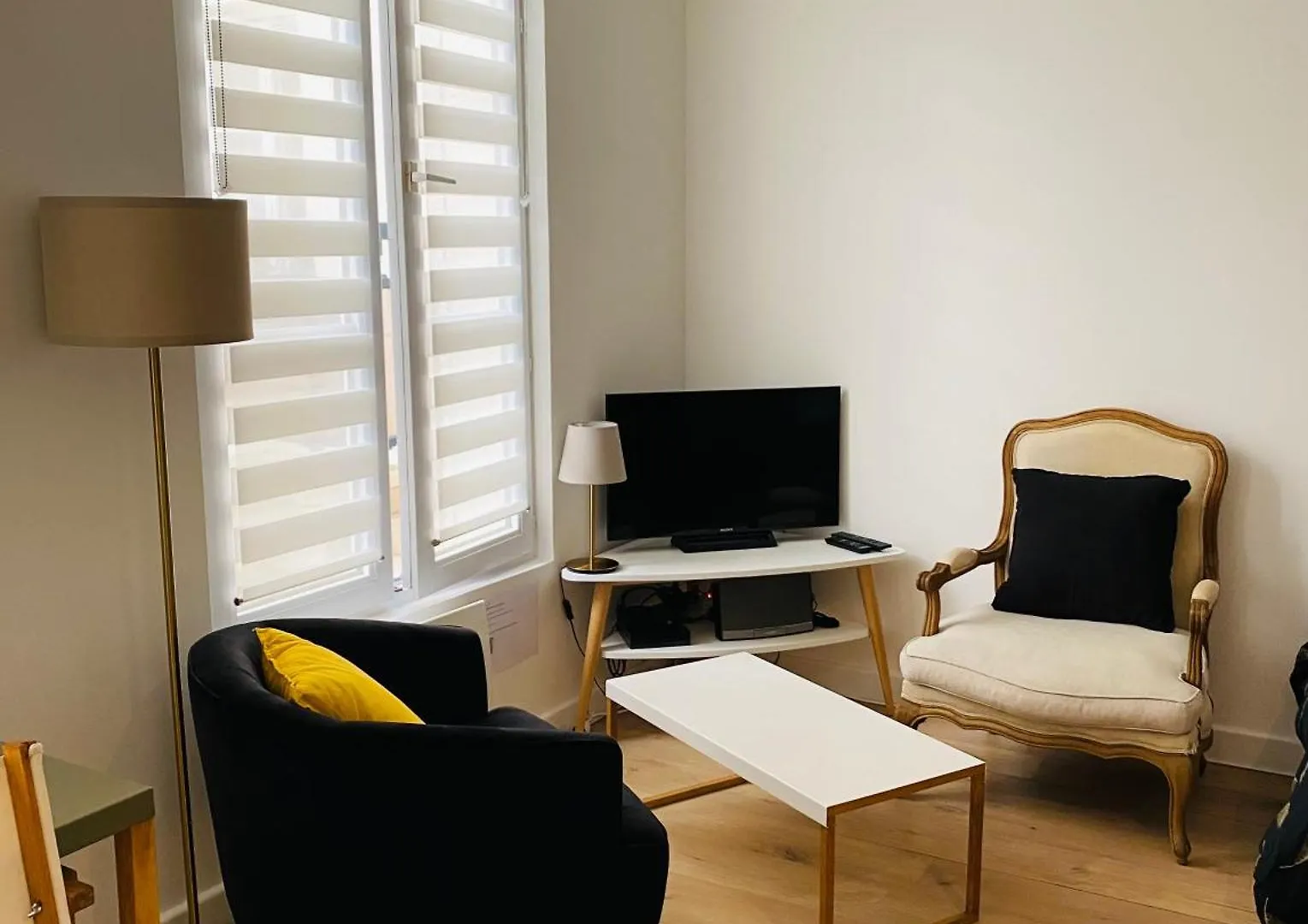 Entier Aux Abbesses - Montmartre - Flat In Montmartre