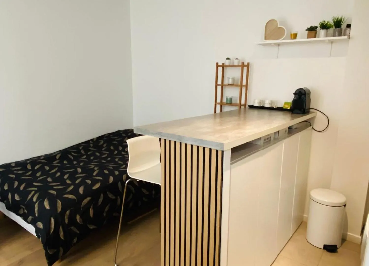 Apartment Entier Aux Abbesses - Montmartre - Flat In Montmartre
