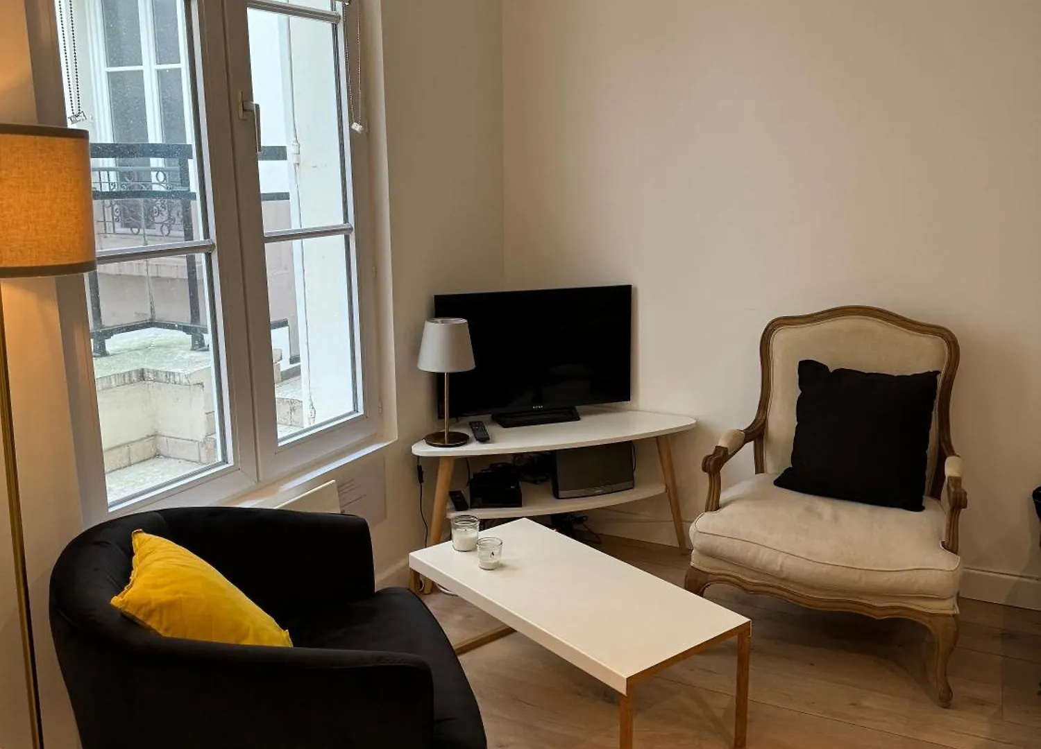 Entier Aux Abbesses - Montmartre - Flat In Montmartre