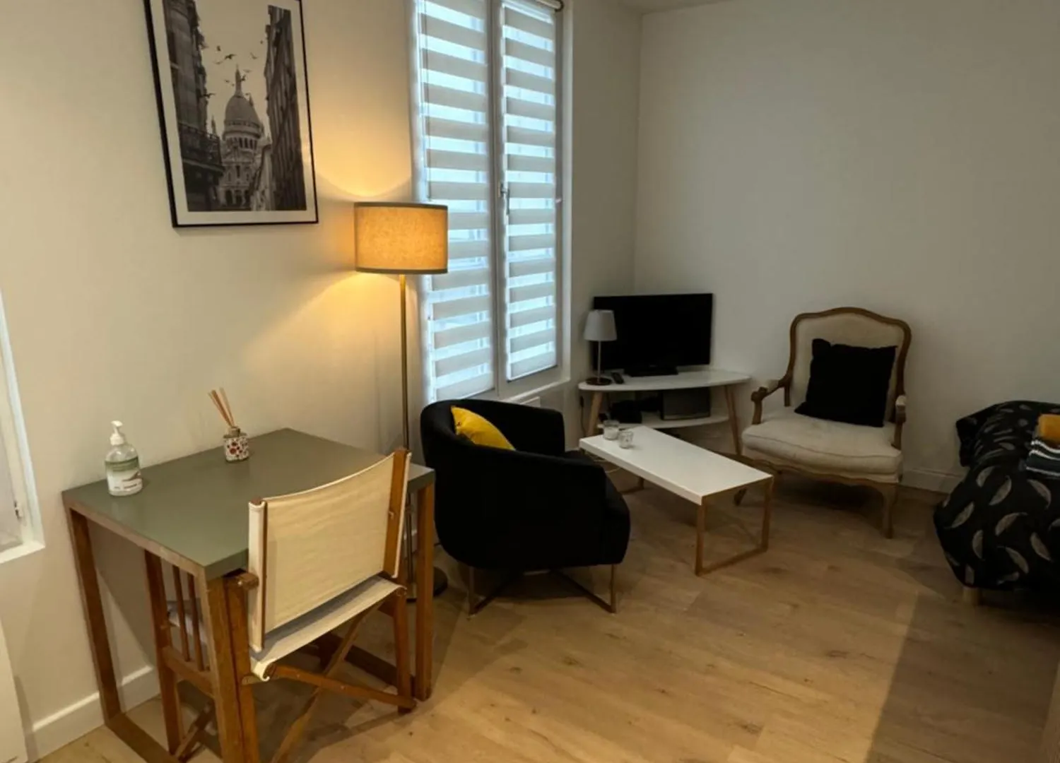 Entier Aux Abbesses - Montmartre - Flat In Montmartre *