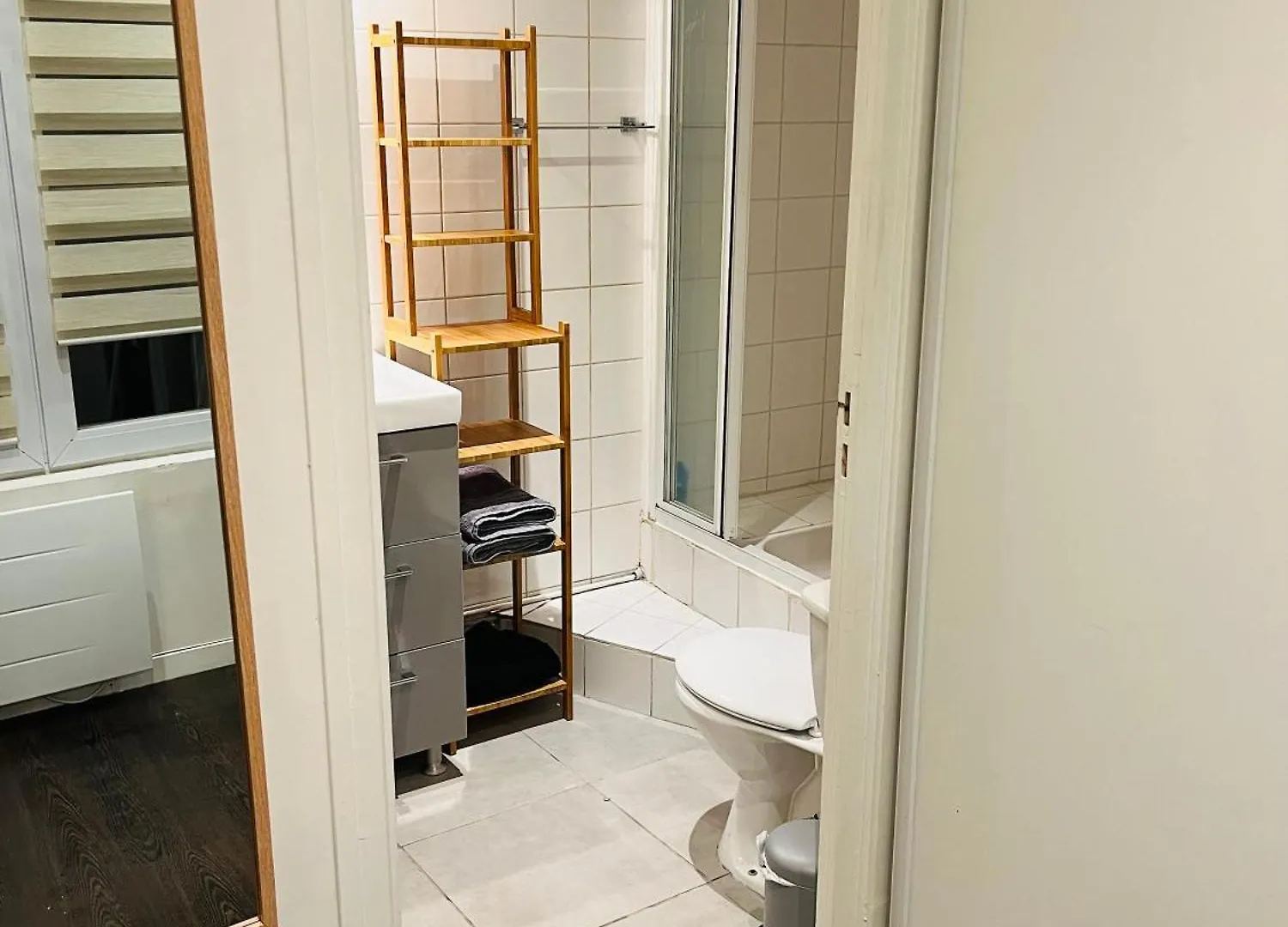 Entier Aux Abbesses - Montmartre - Flat In Montmartre Paris